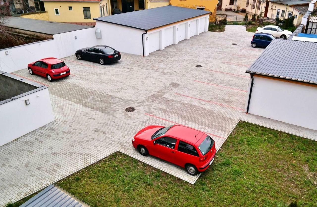 Centrum Apartman With Free Parking Győr Zewnętrze zdjęcie